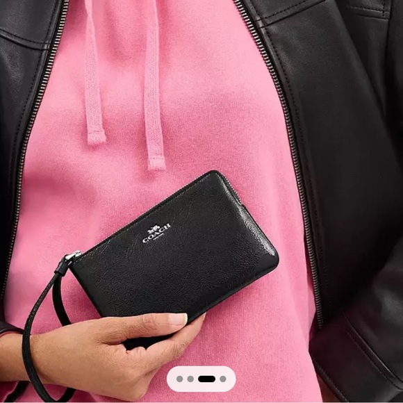 Corner Zip Wristlet - Picture 3 of 7